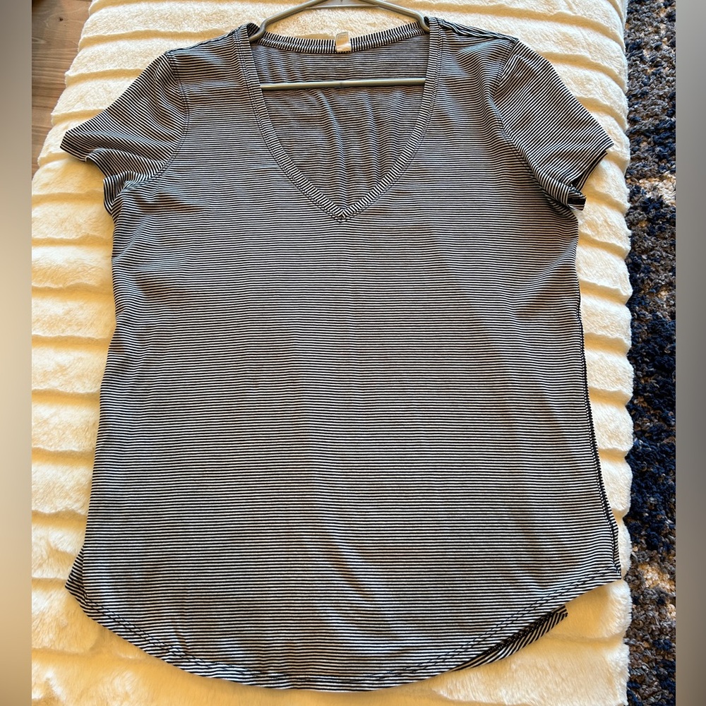 Lululemon Love V-neck Short Sleeve T-Shirt Lightweight Black & White Stripe